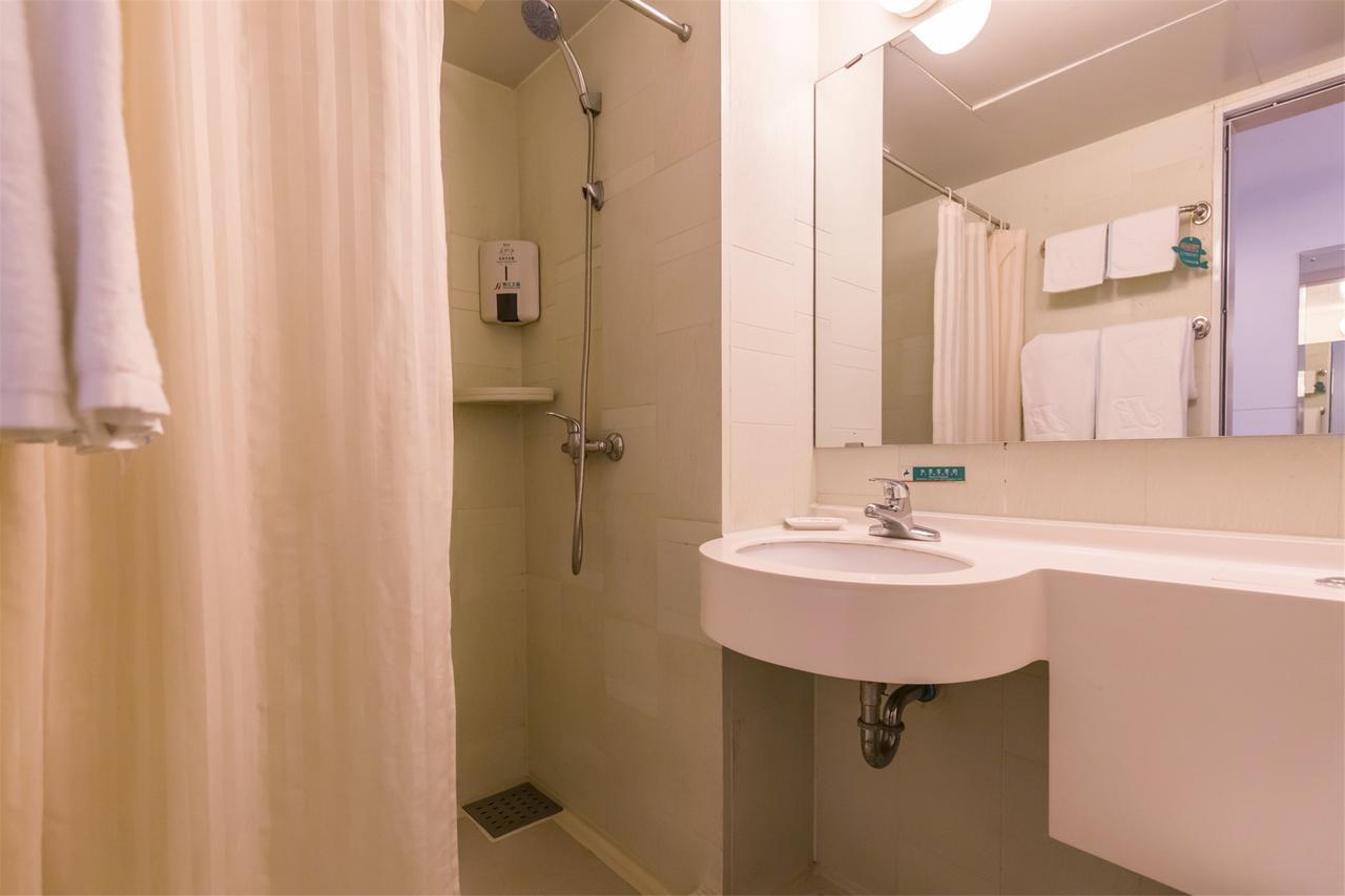 Metropolo, Zhenjiang, Railway Station Wanda Plaza Hotel Zhenjiang  Bagian luar foto