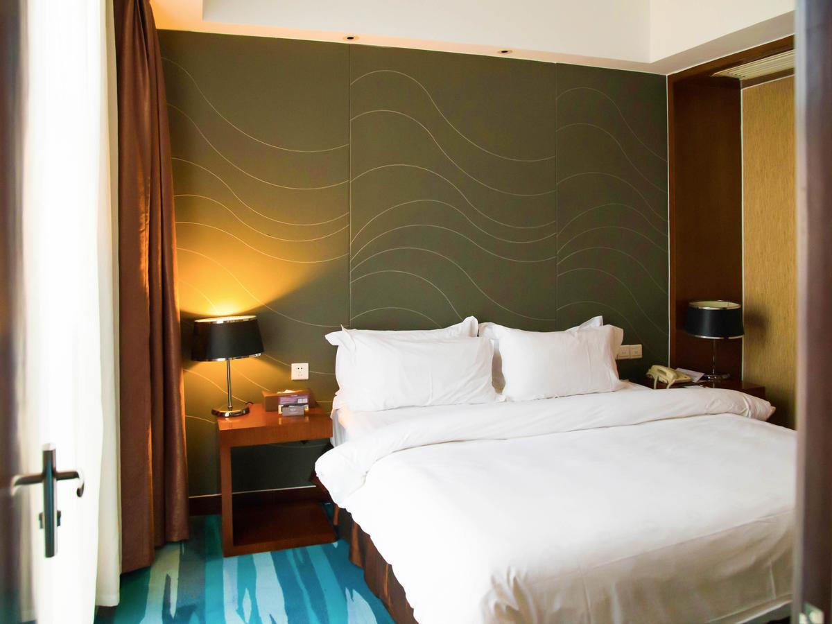 Metropolo, Zhenjiang, Railway Station Wanda Plaza Hotel Zhenjiang  Bagian luar foto