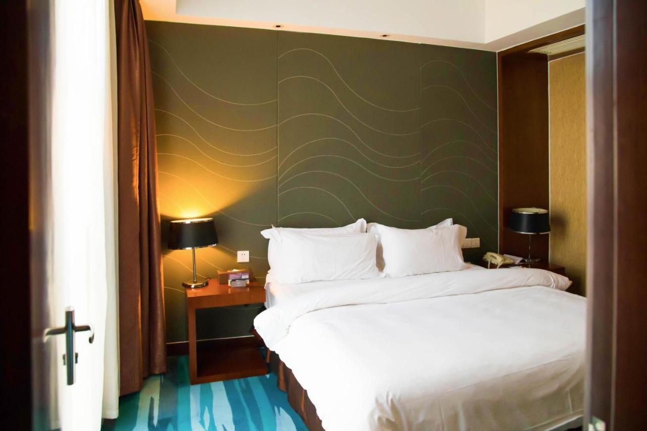 Metropolo, Zhenjiang, Railway Station Wanda Plaza Hotel Zhenjiang  Bagian luar foto